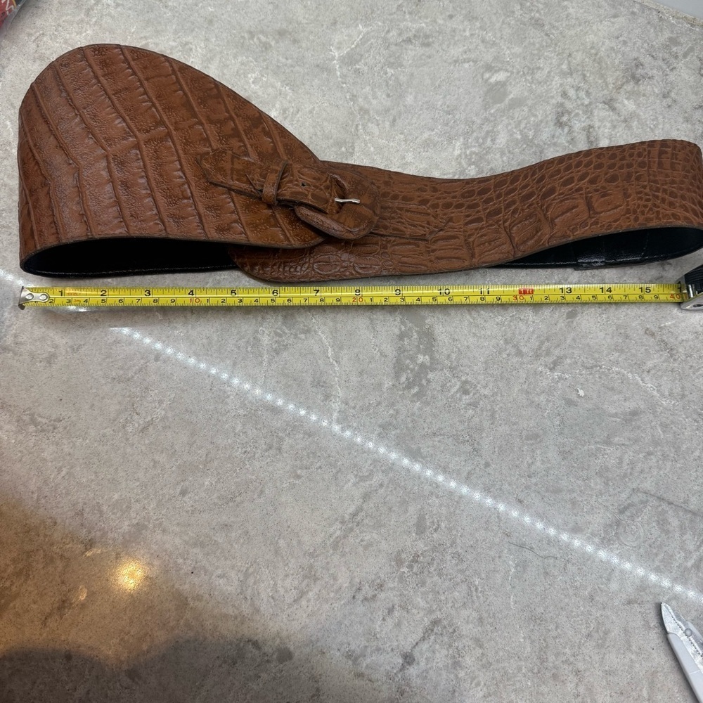 Rare Vintage Landes Brown Leather Crocodile Embossed Belt. Large. Like new!